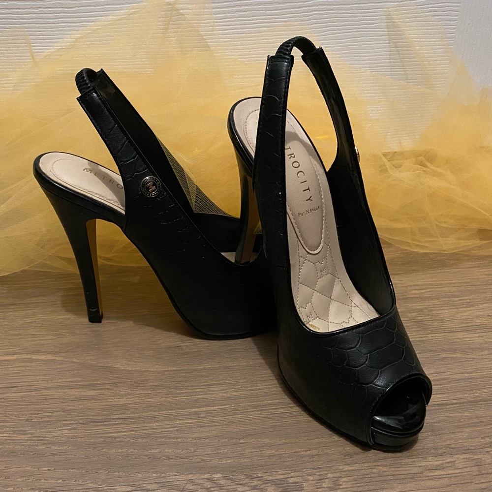 Metrocity peep toe slingback Heels